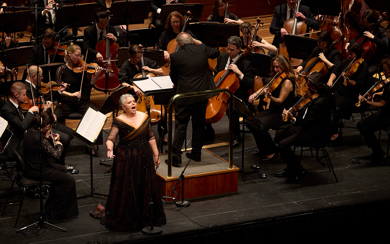 Deborah Cheetham Fraillon and the Melbourne Symphony Orchestra (photo credit: Laura Manariti)